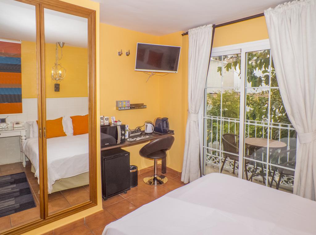 Boutique Hotel Pueblo Benalmadena Bagian luar foto